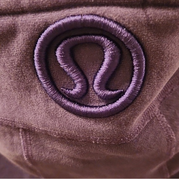Ladies lululemon hoodie - Picture 3 of 3